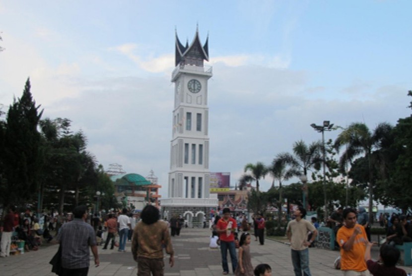 Detail Gambar Karikatur Jam Gadang Nomer 38