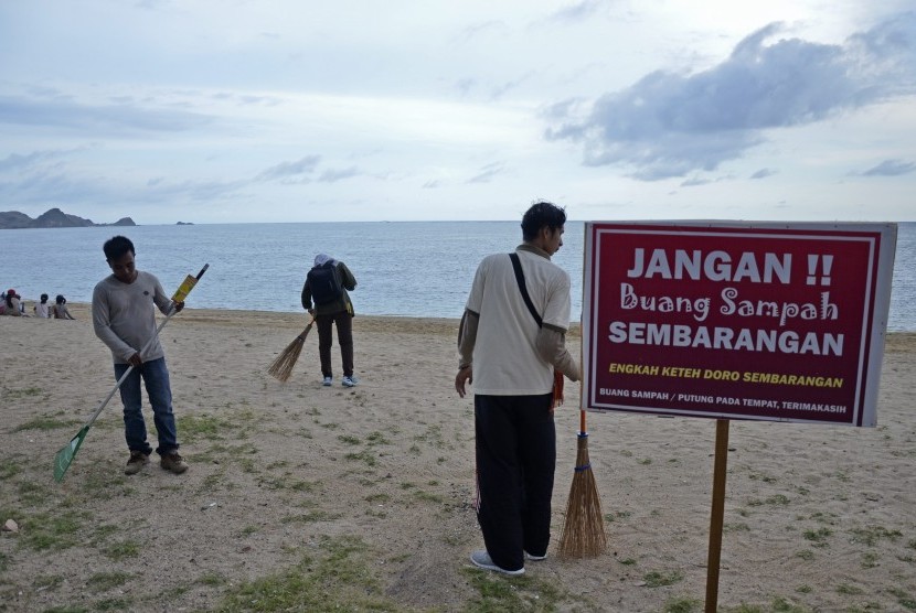 Detail Gambar Karikatur Membuang Sampah Nomer 36