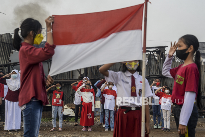 Detail Gambar Karikatur Upacara Bendera Nomer 26