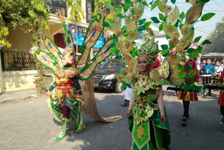 Detail Gambar Karnaval Flora Dan Fauna Nomer 2