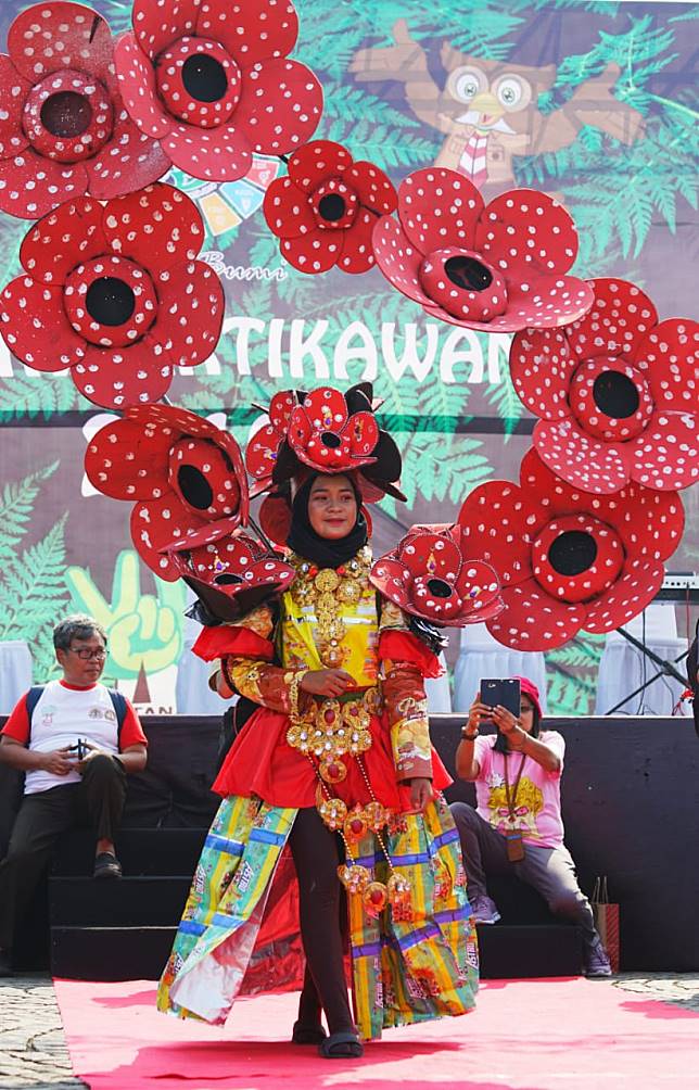 Detail Gambar Karnaval Flora Dan Fauna Nomer 21