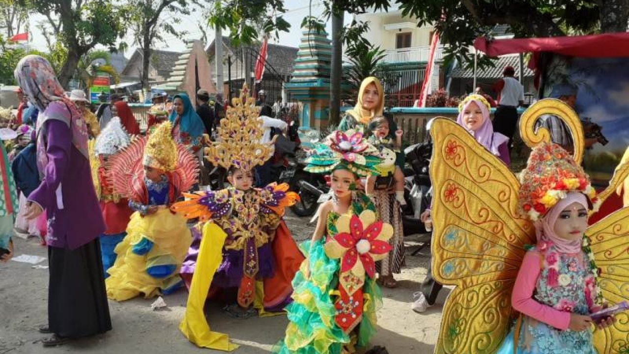 Detail Gambar Karnaval Flora Dan Fauna Nomer 28