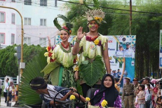 Detail Gambar Karnaval Flora Dan Fauna Nomer 7