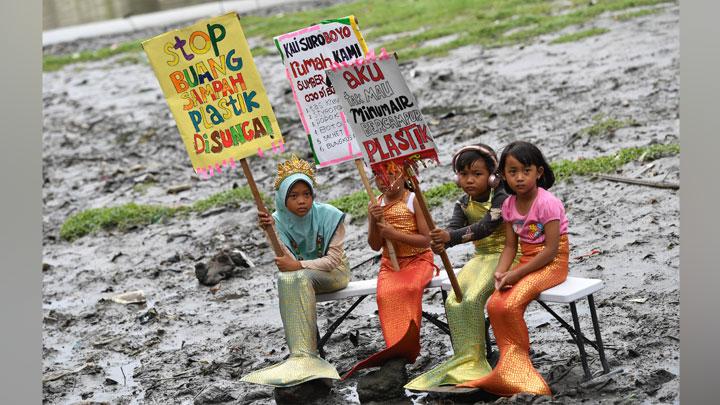 Detail Gambar Kartun Anak Membuang Sampah Sembarangan Nomer 39