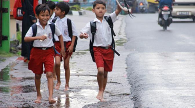 Detail Gambar Kartun Anak Sd Berangkat Ke Sekolah Nomer 45