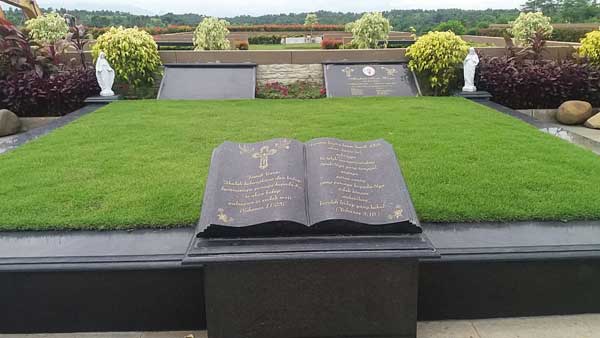 Detail Contoh Makam Kristen Nomer 28