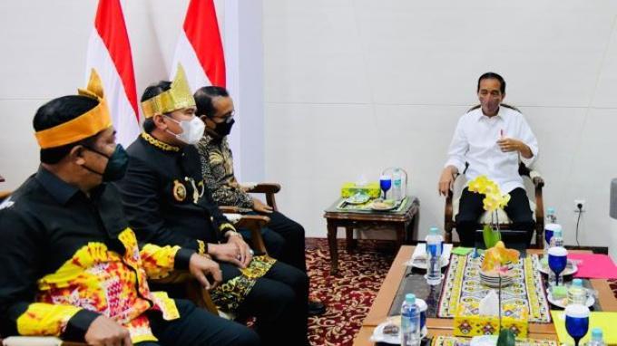 Detail Gambar Kartun Cowok Pake Topi Pembangunan Nomer 26