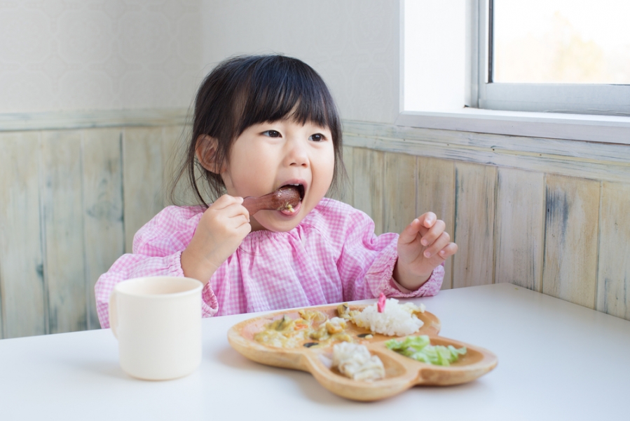 Detail Gambar Kartun Makan Dengan Tangan Kanan Nomer 36