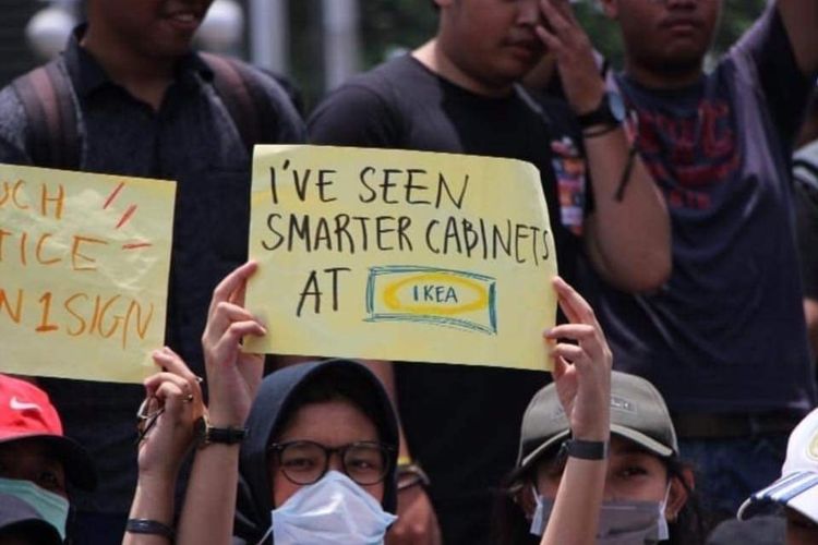 Detail Gambar Kartun Orang Lagi Aksi Demo Nomer 24