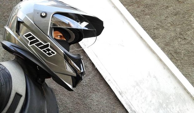 Detail Gambar Kartun Orang Pake Helm Kyt Nomer 26