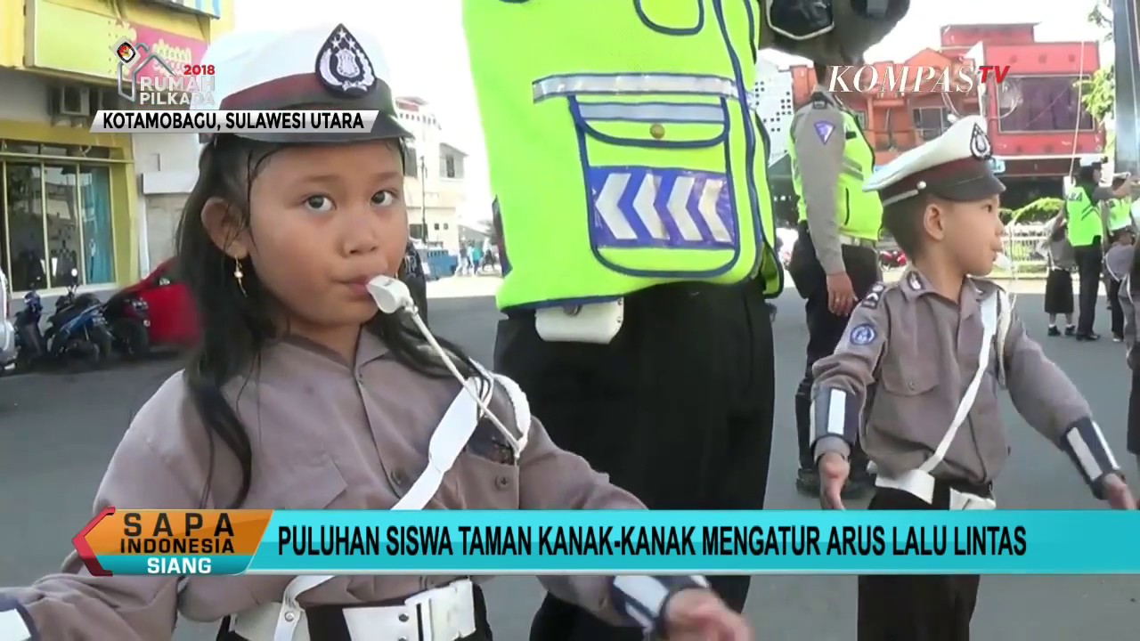 Detail Gambar Kartun Polisi Sedang Mengatur Lalu Lintas Nomer 23