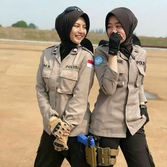 Detail Gambar Kartun Pria Tentara Dengan Gadis Berhijab Nomer 15