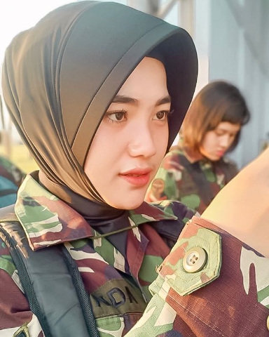 Detail Gambar Kartun Pria Tentara Dengan Gadis Berhijab Nomer 16