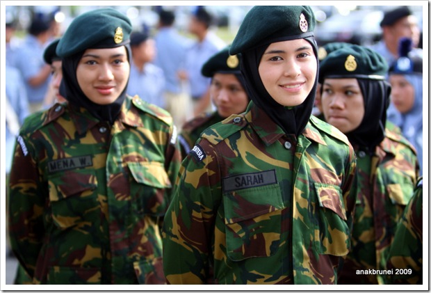 Detail Gambar Kartun Pria Tentara Dengan Gadis Berhijab Nomer 41