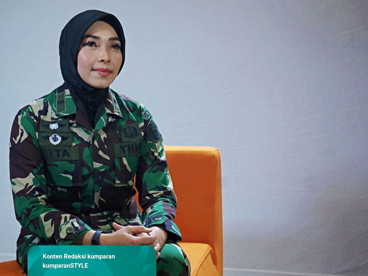 Detail Gambar Kartun Pria Tentara Dengan Gadis Berhijab Nomer 6