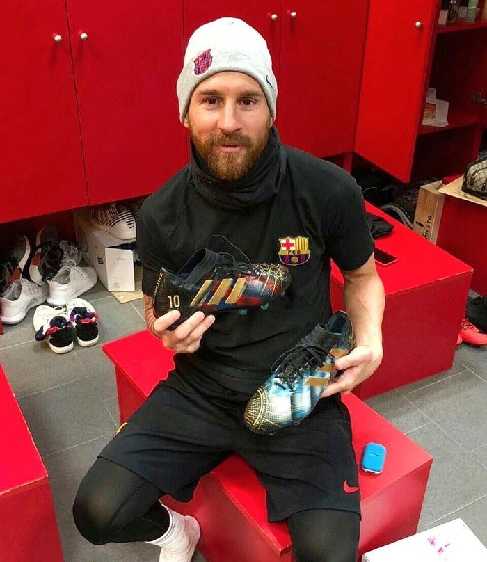 Detail Gambar Kasut Bola Messi Nomer 5