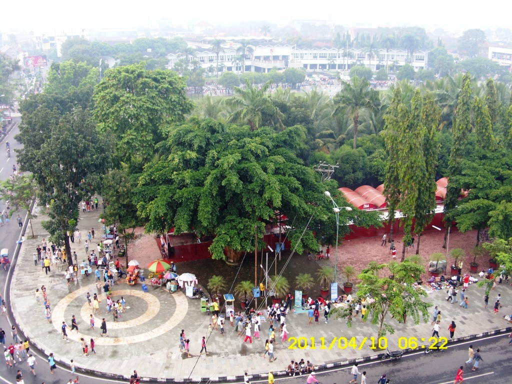 Detail Alun Alun Kota Jember Nomer 16