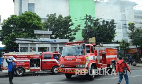 Detail Ambulans Dan Mobil Pemadam Kebakaran Nomer 19