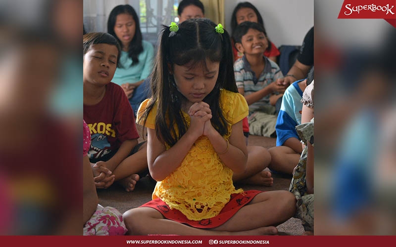 Detail Anak Anak Berdoa Nomer 27