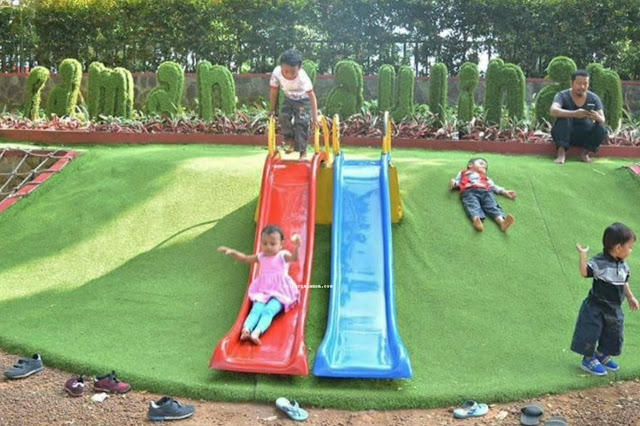 Detail Anak Anak Bermain Di Taman Nomer 16