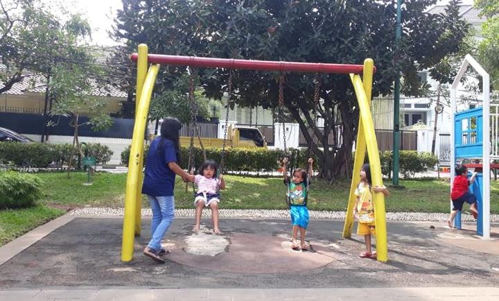 Detail Anak Anak Bermain Di Taman Nomer 17