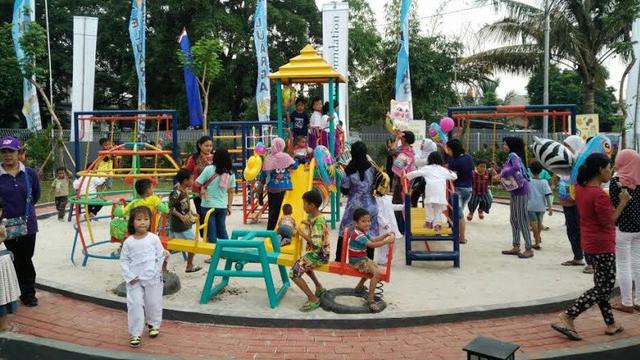 Detail Anak Anak Bermain Di Taman Nomer 3