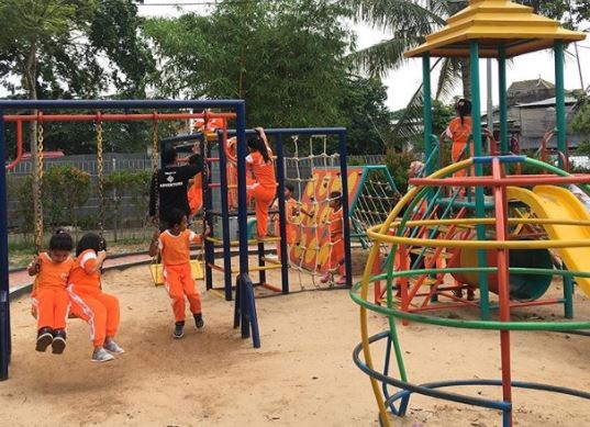 Detail Anak Anak Bermain Di Taman Nomer 21
