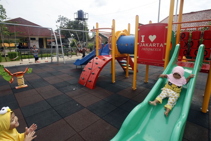 Detail Anak Anak Bermain Di Taman Nomer 22