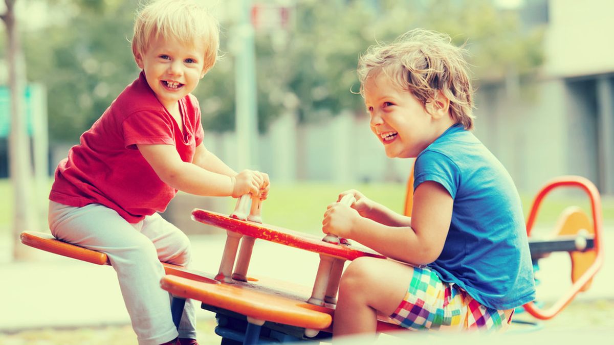 Detail Anak Anak Bermain Di Taman Nomer 23