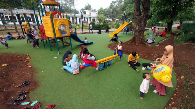 Detail Anak Anak Bermain Di Taman Nomer 4