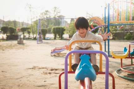 Detail Anak Anak Bermain Di Taman Nomer 29