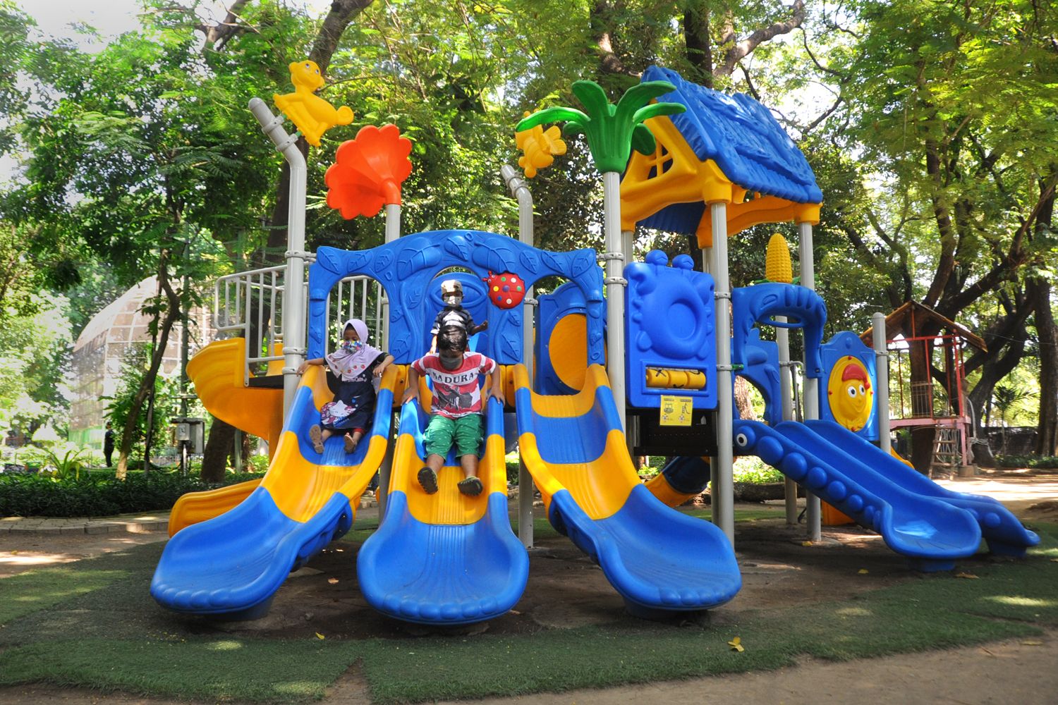 Detail Anak Anak Bermain Di Taman Nomer 32