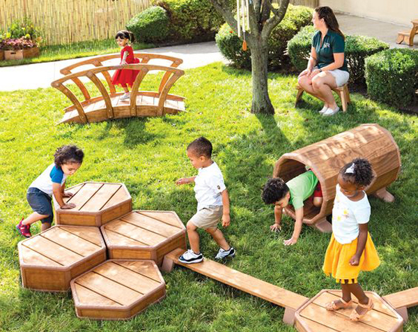 Detail Anak Anak Bermain Di Taman Nomer 33