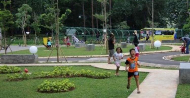Detail Anak Anak Bermain Di Taman Nomer 34