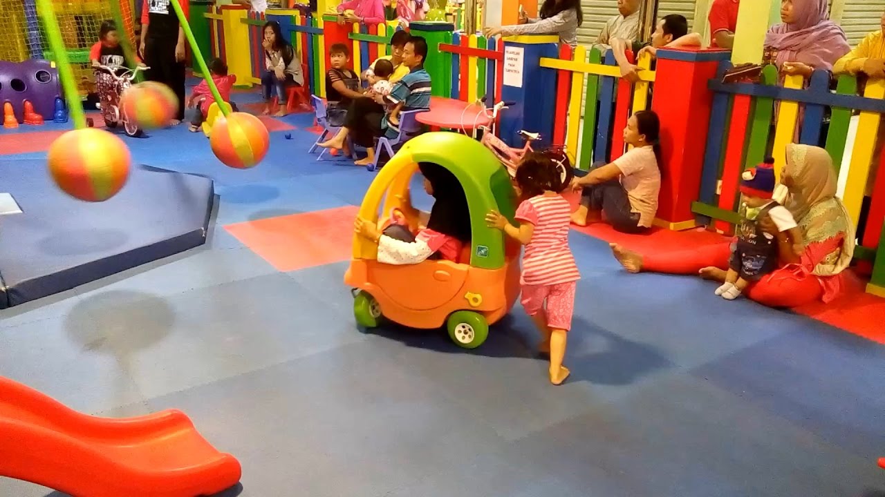 Detail Anak Anak Bermain Di Taman Nomer 36