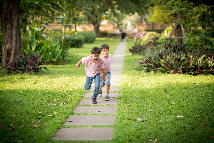 Detail Anak Anak Bermain Di Taman Nomer 6