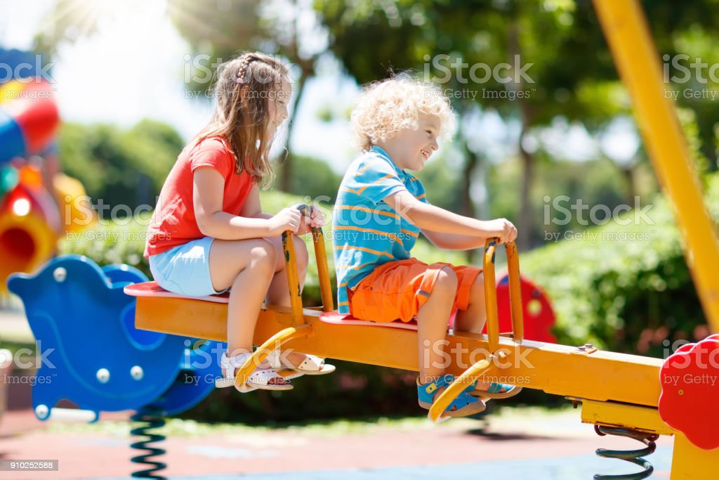Detail Anak Anak Bermain Di Taman Nomer 51