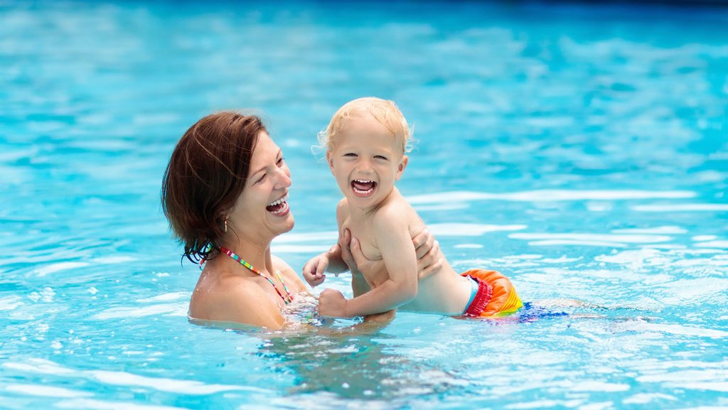 Detail Anak Berenang Di Kolam Renang Nomer 5