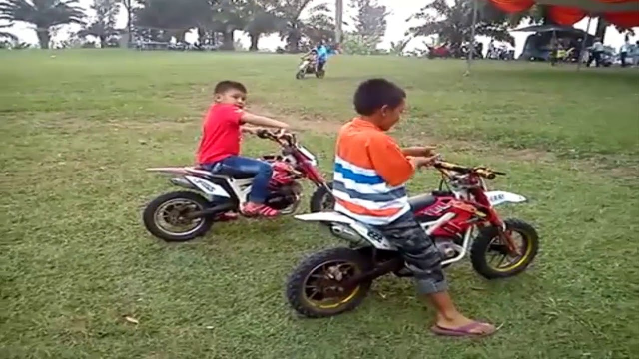 Detail Anak Kecil Main Motor Cross Nomer 3