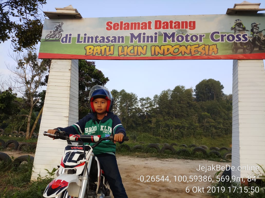 Detail Anak Kecil Main Motor Cross Nomer 25