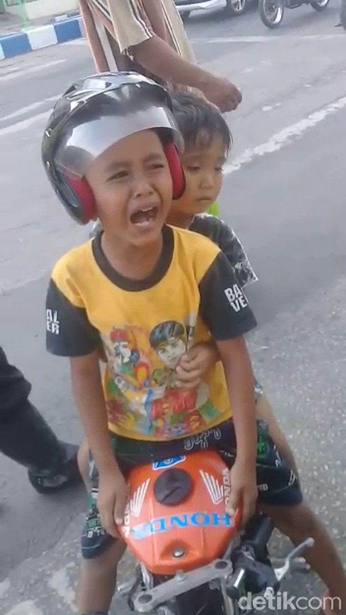 Detail Anak Nangis Lucu Nomer 29