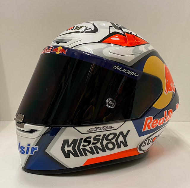 Detail Andrea Dovizioso Helmet 2018 Nomer 46