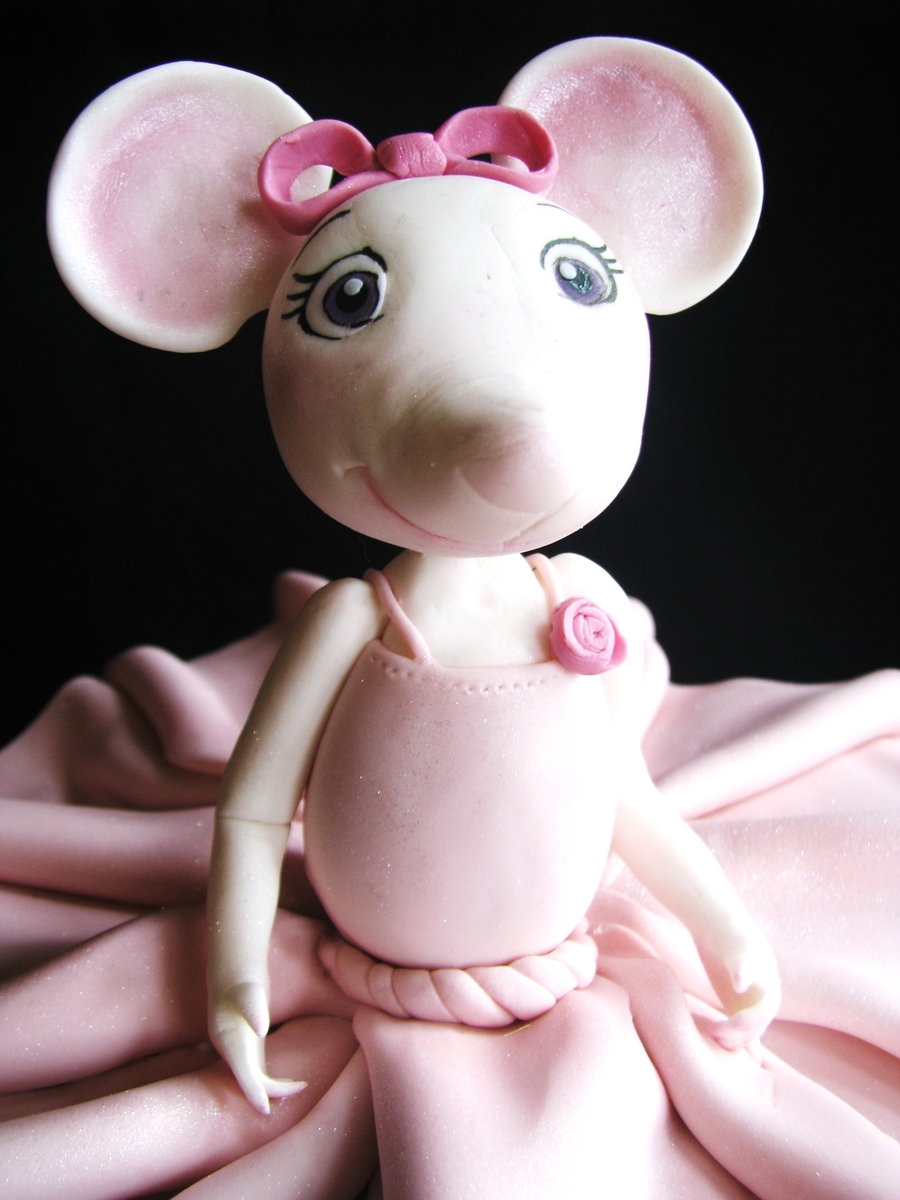 Detail Angelina Ballerina Birthday Cakes Nomer 29