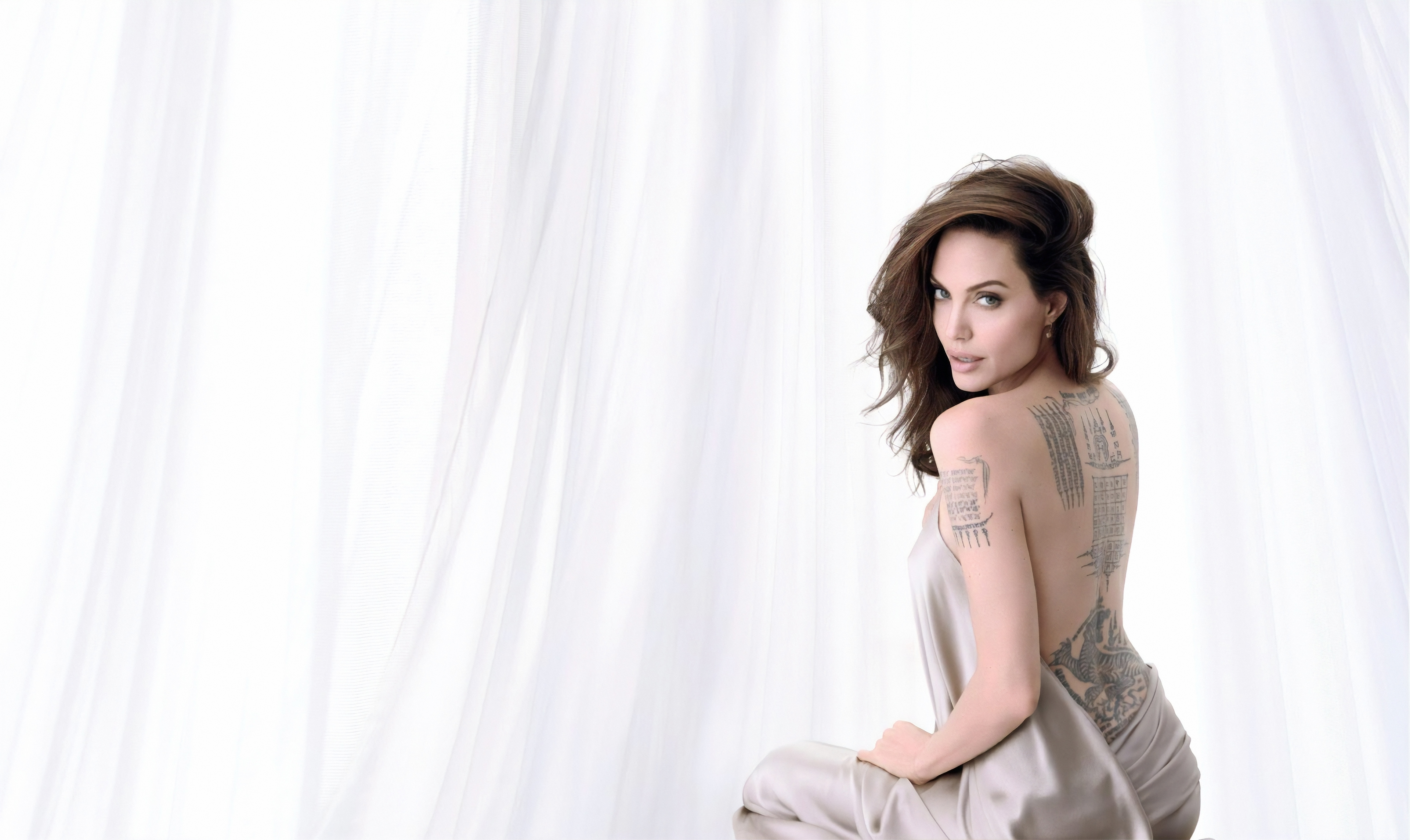 Detail Angelina Jolie Wallpaper Nomer 26