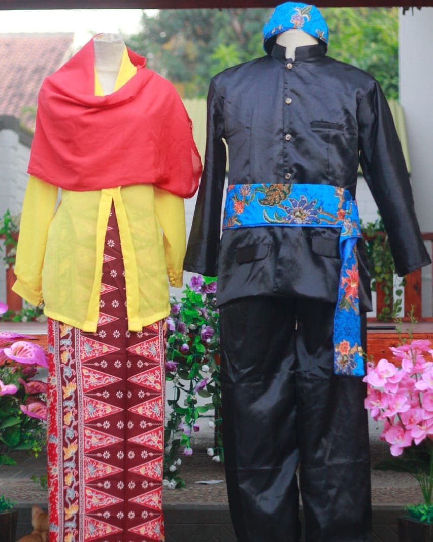 Detail Contoh Pakaian Adat Betawi Nomer 38