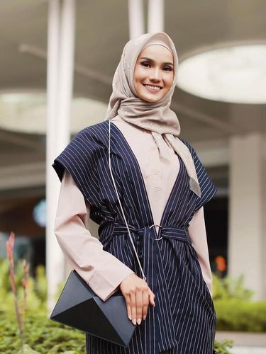 Detail Contoh Pakaian Formal Wanita Berhijab Nomer 42