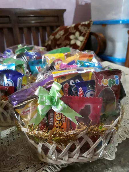 Detail Contoh Parcel Snack Nomer 50