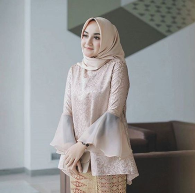 Detail Gambar Kebaya Berhijab Nomer 30