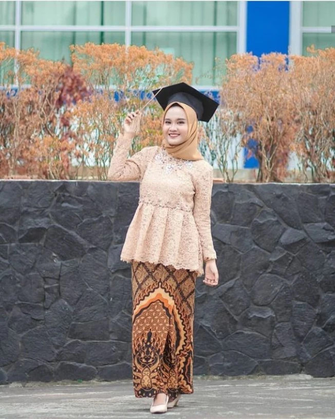 Detail Gambar Kebaya Berhijab Nomer 34