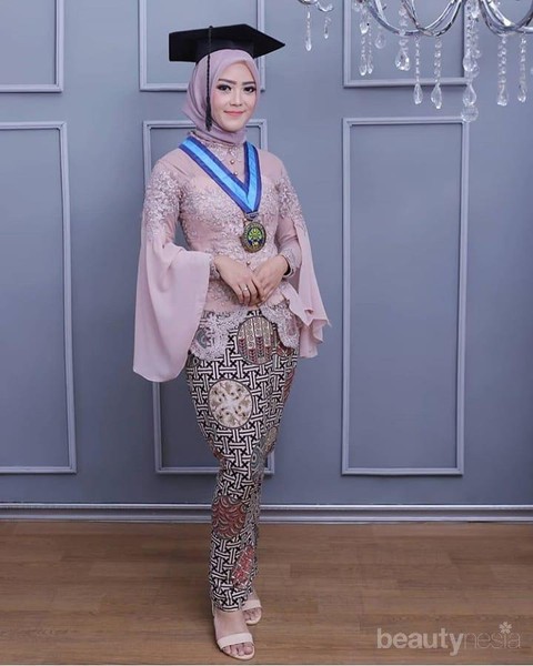 Detail Gambar Kebaya Brokat Untuk Wisuda Nomer 53